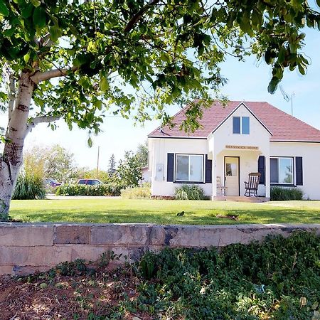 Hot Tub And Grandma'S Cottage, Charming And Nostalgic Blanding Luaran gambar