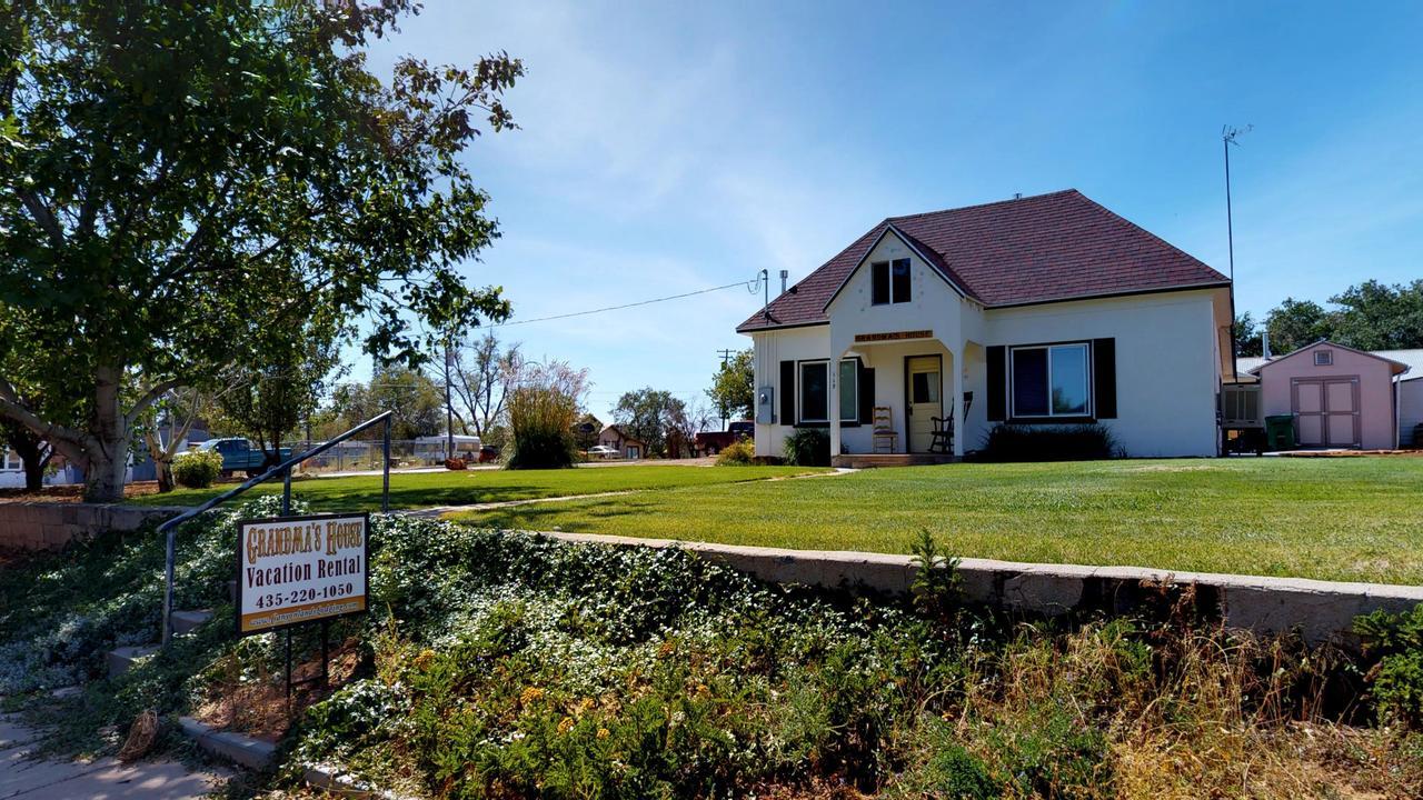 Hot Tub And Grandma'S Cottage, Charming And Nostalgic Blanding Luaran gambar